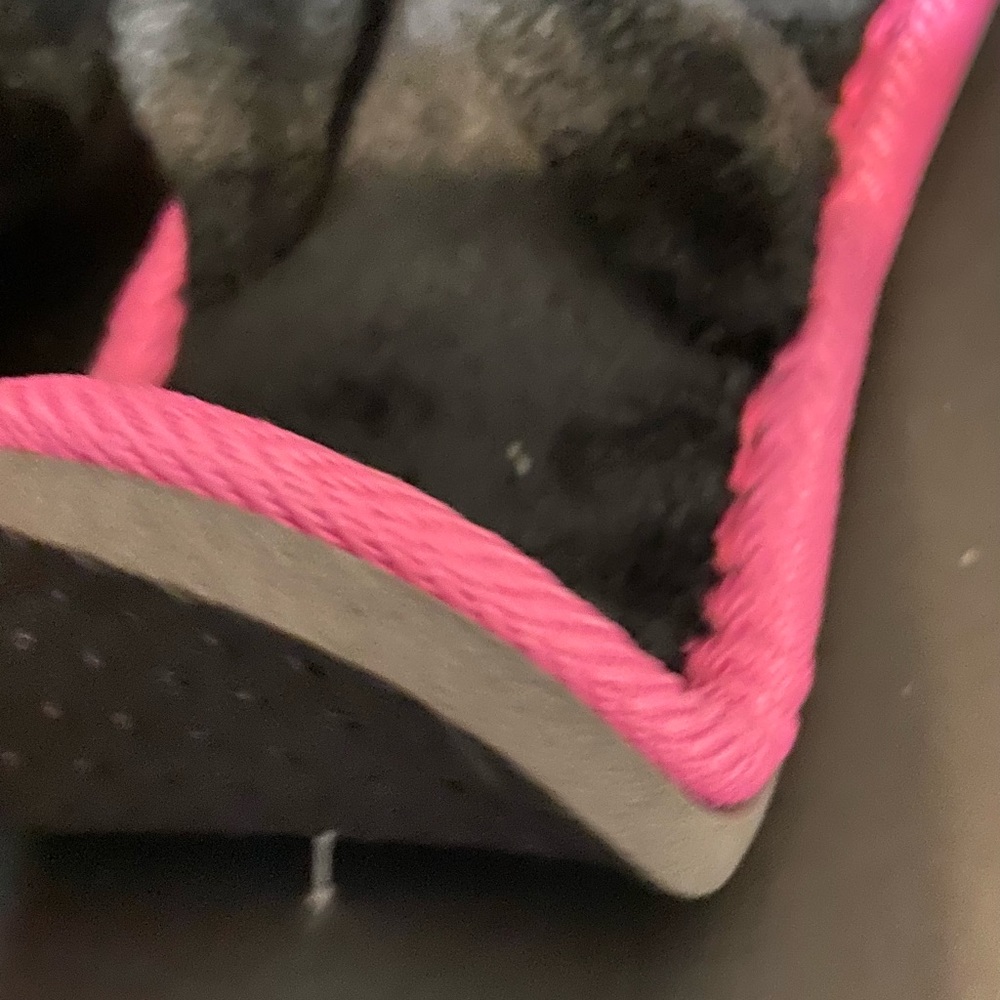 Fur Flops - Picture 5 of 7